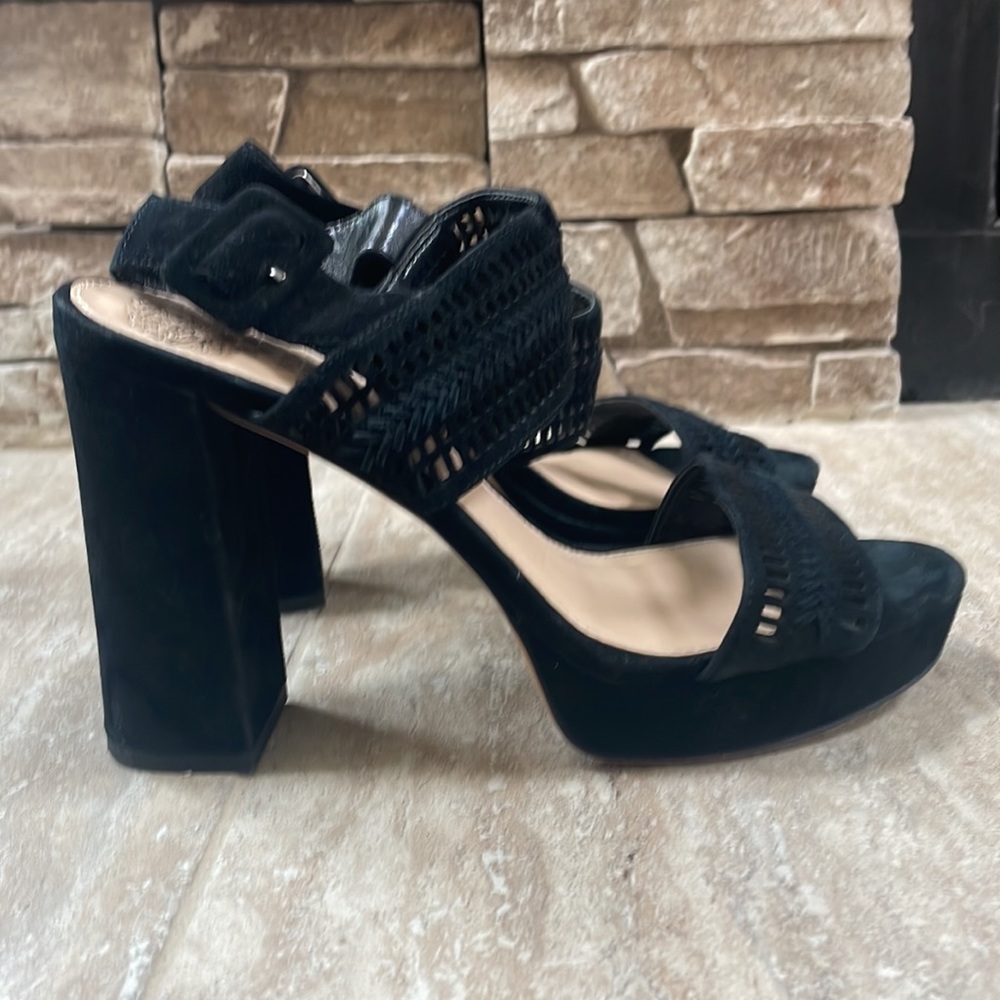 Vince Camuto black suede heels like new 7